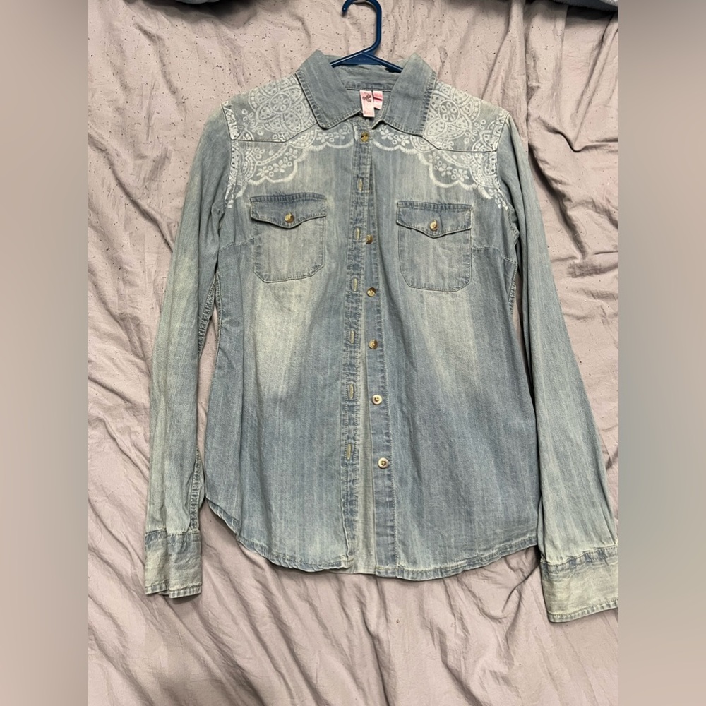 Medium dolled up button down shirt
